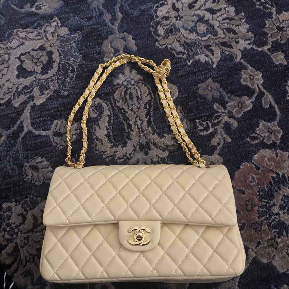 Chanel Cream Quilted Shoulder Bag with Gold Chain